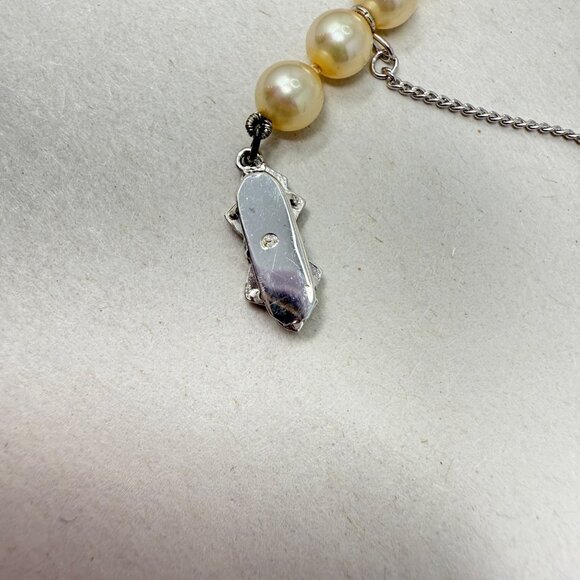 Vintage Faux Pearl Necklace Decorative Rhinestone Clasp Signed Retro Classic - Picture 10 of 11